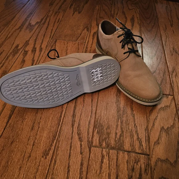 Clarks Men's Radcliff Low Leather Oxfords - Picture 2 of 8